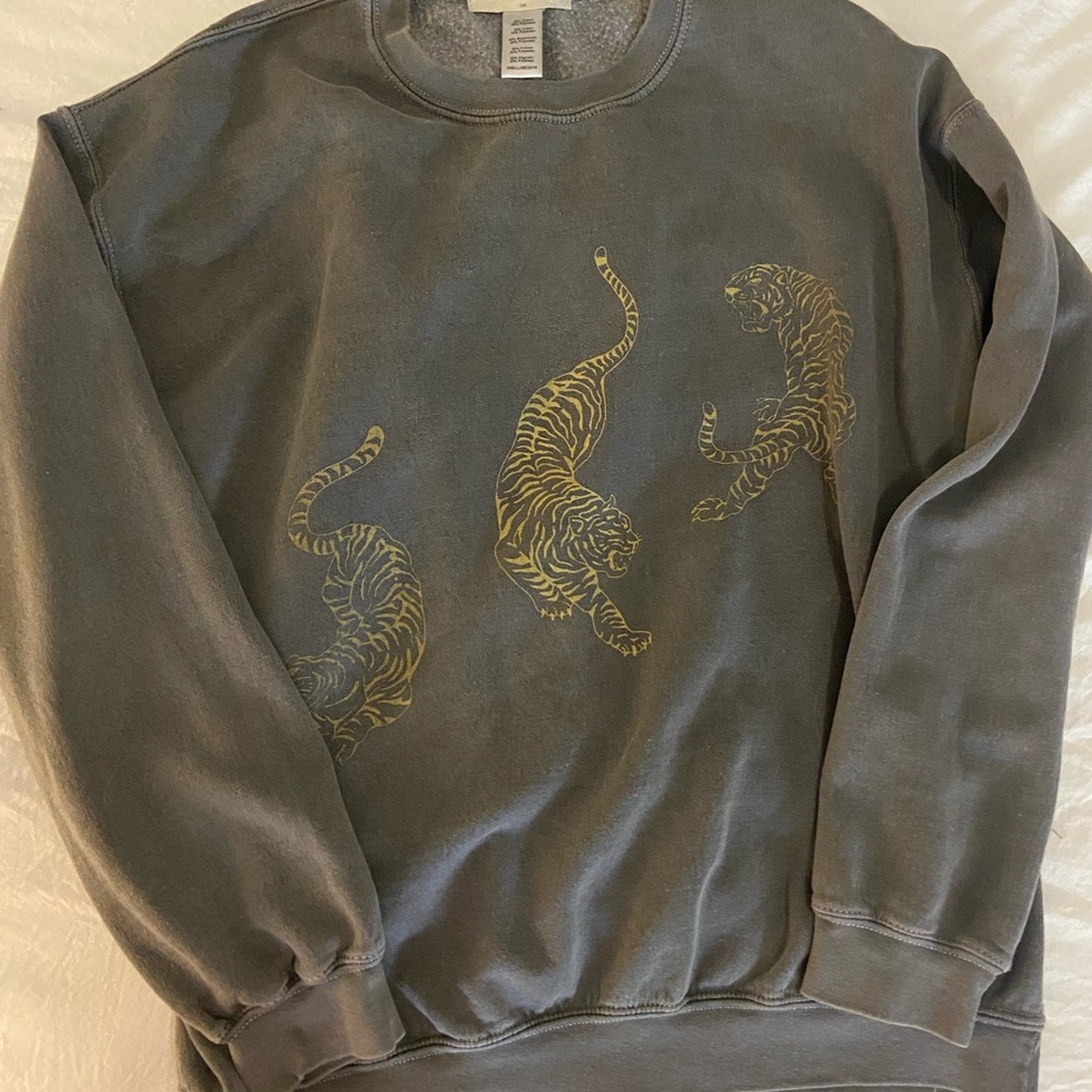 urban outfitters crew neck